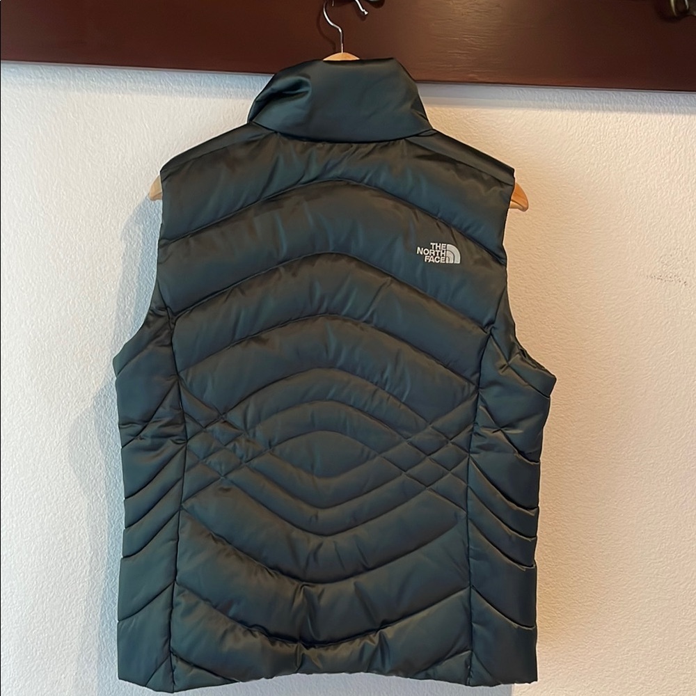 The North Face NWOT Puffer Vest, Emerald Green, Woman’s, 550 Down Fill, Size L - Picture 6 of 13